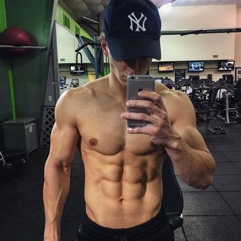 Male Selfies With Abs GAYFRIENDSCHAT