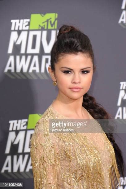 Selena Gomez Mtv Movie Awards 2013 Photos And Premium High Res Pictures