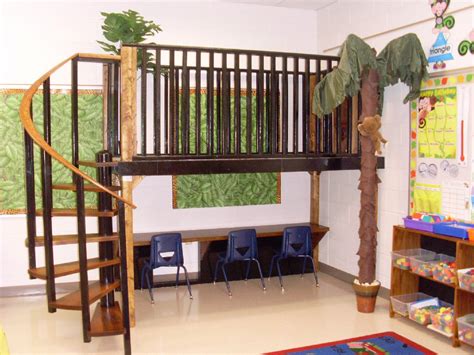 Often, drawing stairs represents the height of complexity achieved in an introductory linear perspective project. Spiral stair plans.