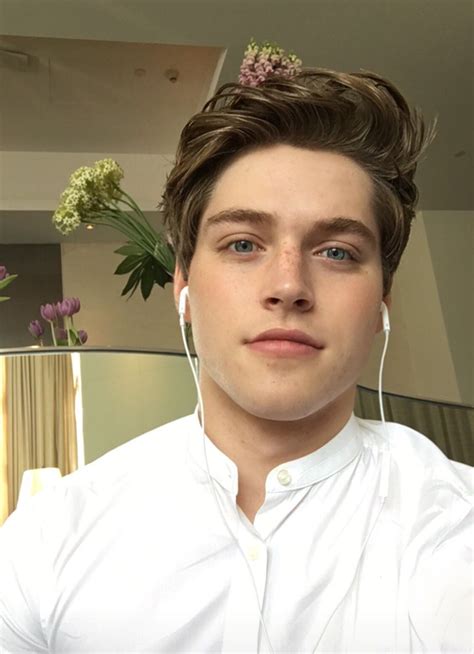 Pin By ‘ary ♡ On People I Love Froy Gutierrez Blonde Boys Cute