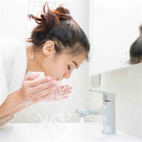 Woman Washing Her Face Nowmi