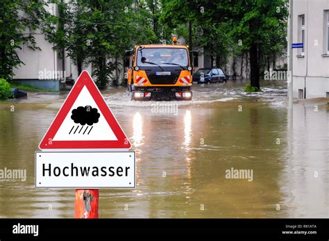 Flood Warning Sign Stock Photo Alamy