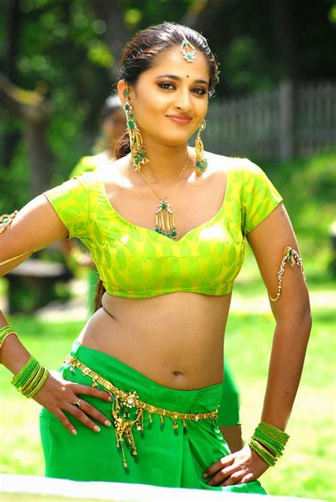 Oh Anushka Shetty Anushka Shetty Showing Sexy Chubby Navel In Green Dress