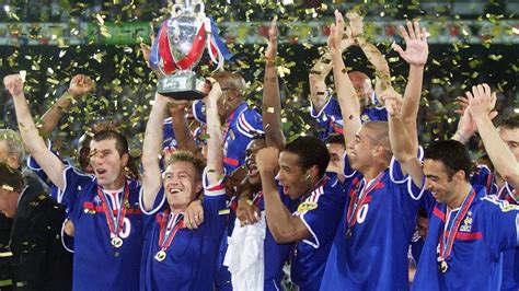Alles zur fußball em ⓿⓿ in ganz europa! 2000 - Frankreich triumphiert :: EM-Geschichte ...