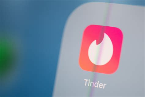 Tinder Extends Identity Verification To All Users Tech The Vibes