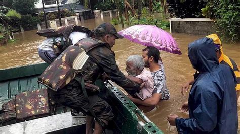 Kerala Floods Waters Recede People Return Home Relief Ops Continue