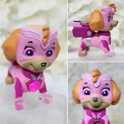 Paw Patrol Skye Mighty Pups Action Packed Light Up Feet Badge Figure