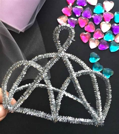 A Pretty Diy Pipe Cleaner Tiara Stylish Cravings
