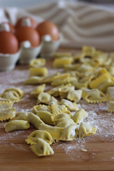 Ripieno di carne tradizionale per ravioli. Ravioli del plin fatti in casa, cucina con sara | Ravioli ...