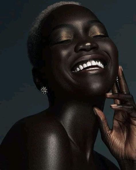 기네스북에 등재된 피부색이 가장 검은 흑인 모델