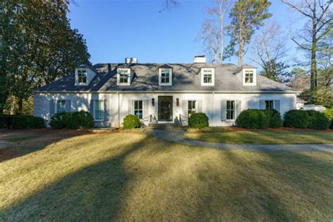 Beautifully Renovated And Expanded Kingswood Ranch Buckhead