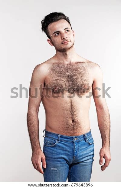 Niño con pecho peludo desnudo Foto de stock Shutterstock