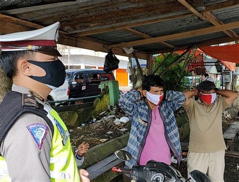 Setiap pegawai/staf dan pasien/pengunjung wajib menggunakan masker anda tidak akan kami periksa, selama anda dan pengantar tidak menggunakan. Area Wajib Pakai Masker Vektor - Walau Sudah Divaksin ...