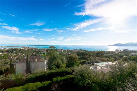 Photocall de freda 10h55 : Belle Époque, Cannes, France | Leading Estates of the World