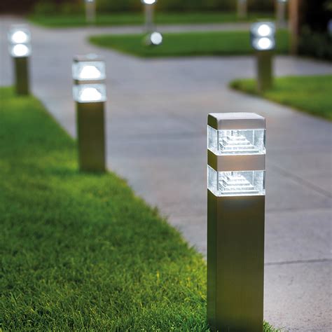 Get contact details & address of companies manufacturing and supplying led garden light, led landscape light, light emitting diode garden light across india. GardenersDream® Outdoor LED 12V Cool White Elegant Garden ...