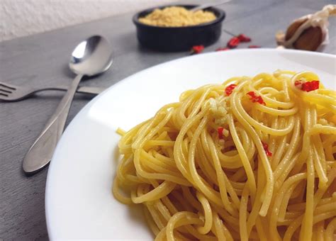 Today i hand over the baton to ellen. Spaghetti aglio, olio e peperoncino - Mohnolog