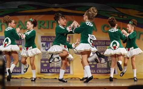 Neurologist Finds Cure For Parkinsons In Irish Dancing
