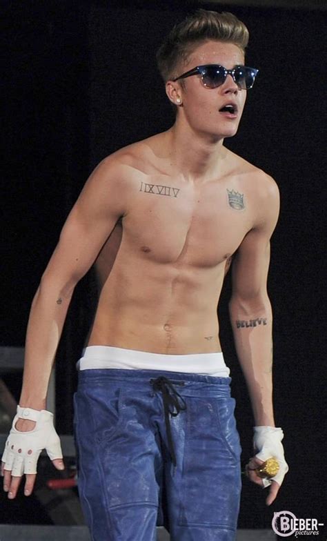 Justin Bieber Shirtless In Concert Fit Males Shirtless