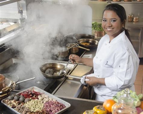 Aarthi Sampath The First Indian Woman Chef To Win Chopped Serves