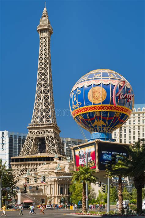 Der eiffelturm las vegas ist ein perfektes beispiel für den einzigartigen charakter der stadt: Eiffelturm In Der Nacht Las Vegas Redaktionelles Stockbild ...