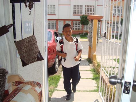 Segundo B Llegando De La Escuela Y Ayudando A Lavar La Comida A Mi Mama