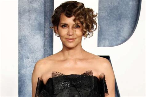 Halle Berrys Topless Photos Break The Internet Actress Stuns Fans With Nude Snap On Instagram