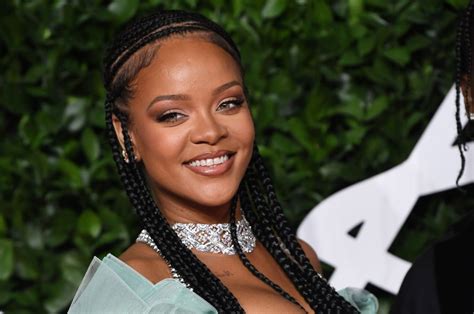 Rihanna Reaches Billionaire Status