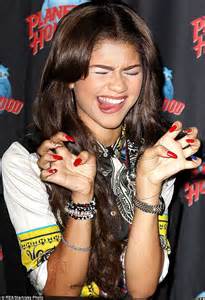 Zendaya Coleman 17 Cant Help But Pull Funny Faces As She Poses In