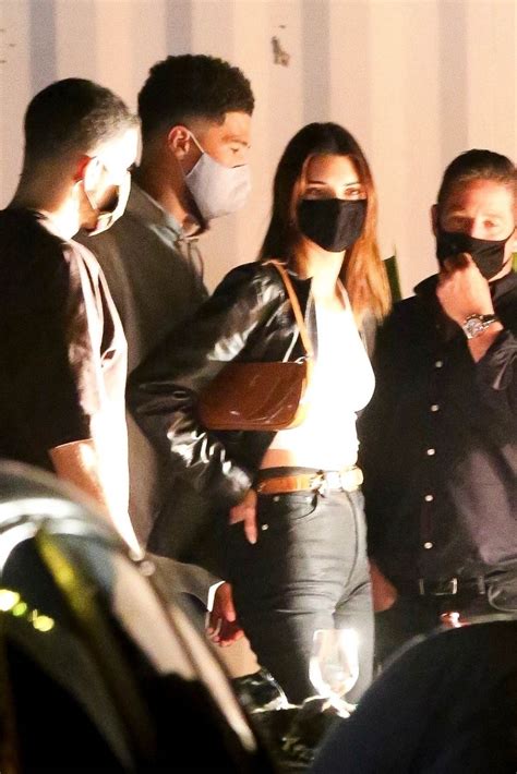 Kendall jenner and nba star devin booker appear to have confirmed their new romance by getting very close on the beach in malibu. KENDALL JENNER and Devin Booker Out for Dinner in West ...