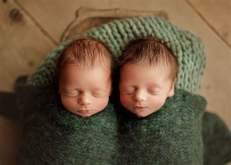 Photographer Bethany Hope Captured The Newborn Twins In Chicago