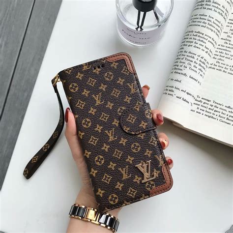 Luxury Lv Bracket Apple Iphone Wallet Holster In 2020 Chanel Iphone