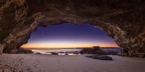 Starry Cave Stars In The Pre Dawn Sky At Caves Beach Nsw Torkn2u
