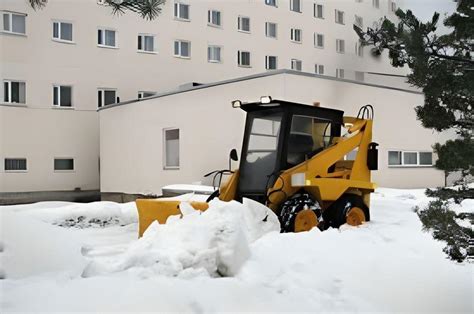Parking Lot Maintenance Snowman Removal