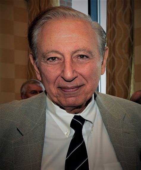 There were disputes as to who found what first but in the end, the men worked together in search of a vaccine for the virus. Роберт Галло - Robert Gallo - qaz.wiki