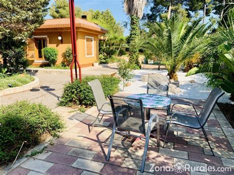 The stone apartments share a garden and terrace. Ilusion | Apartamentos Rurales en Olocau (Valencia)