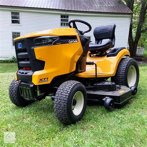 Cub Cadet Xt St Lawn Tractor Review A Fast And Agile Mower