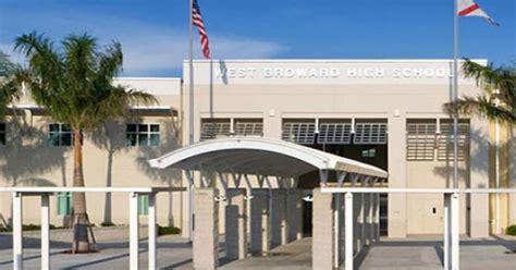 West Broward High School Yearbook Distribution Resumes After Weekend Suspension Cbs Miami