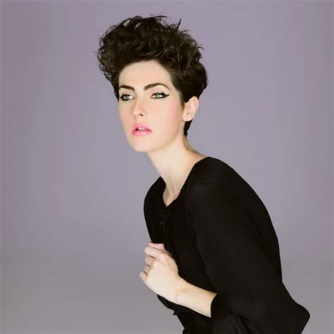 The thing is that 80's looks are officially back in fashion ladies!! 80s short hairstyles women