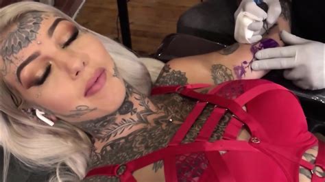 Amber Luke Masturbates While Getting Tattooed Eporner