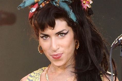 Pal Cashes In By Selling Explicit Pics Of Amy Winehouse Daily Star