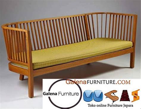 Produk furniture meja makan minimalis putih 3 kursi 1 bangku memiliki harga yang bersahabat karena selain anda bisa bernegosiasi secara langsung, anda juga bisa order dari bahan baku kayu kesukaan anda. Harga Bangku Kursi Santai Kayu Jati Termurah dan Terlaris
