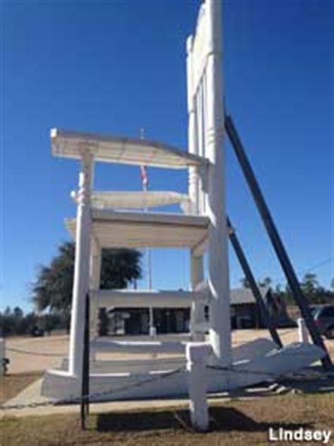 Food giant deli & bakery. Gulfport, MS - 35-Foot-High Rocking Chair