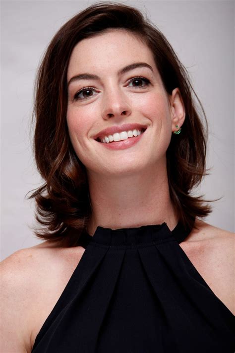 Anne Hathaway At The Intern Press Conference In Los