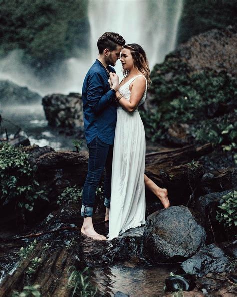 Photo Poses For Couples Couples In Love Anniversary Photos Summer Pictures Destination