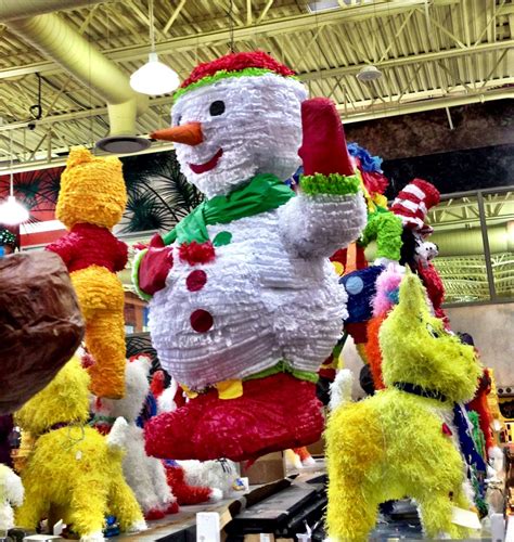 Frosty The Snowman Piñatas