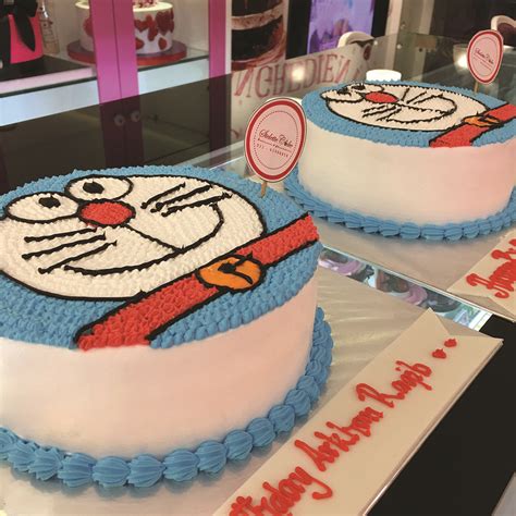 Cukup dengan kue ulang tahun yang sederhana saja bentuknya pun bisa disesuaikan dengan selera dan juga anggaran keuangan yang tersedia. Kue Ulang Tahun Bentuk Love Warna Biru - Berbagi Bentuk ...