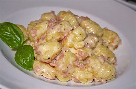 Leckere Rezepte Gnocchi mit Käse Knoblauch Schinken Soße
