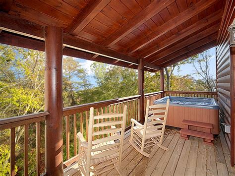 Surrounded by great smoky mountains national park on three sides, gatlinburg is truly the park's primary gateway. Cabin Rental with a Hot Tub | Gatlinburg, TN | Glamping Hub