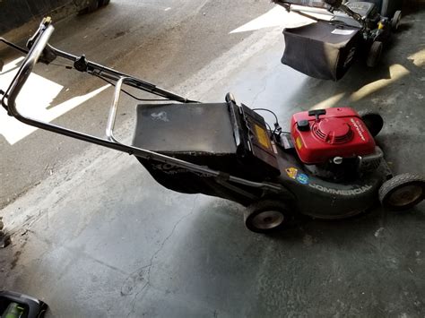 Honda lawn mowers offer exceptional performance, reliability, and features. HONDA COMMERCIAL GAS LAWN MOWER - Big Valley Auction
