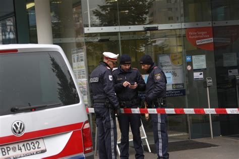 Bewaffneter täter ist auf der flucht. Banküberfall in Linz-Dornach-Auhof | laumat|at